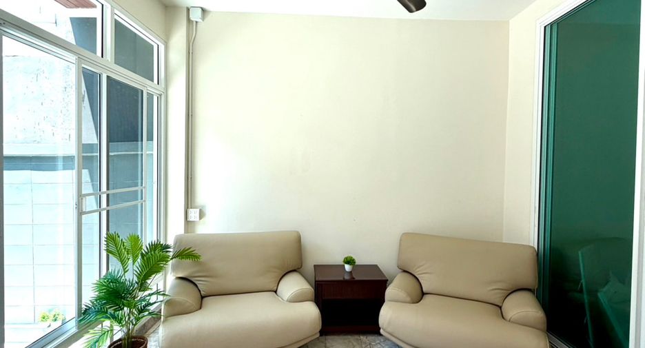 Reihenhaus zur Miete mit 5 Zimmer in Khlong Toei, Bangkok