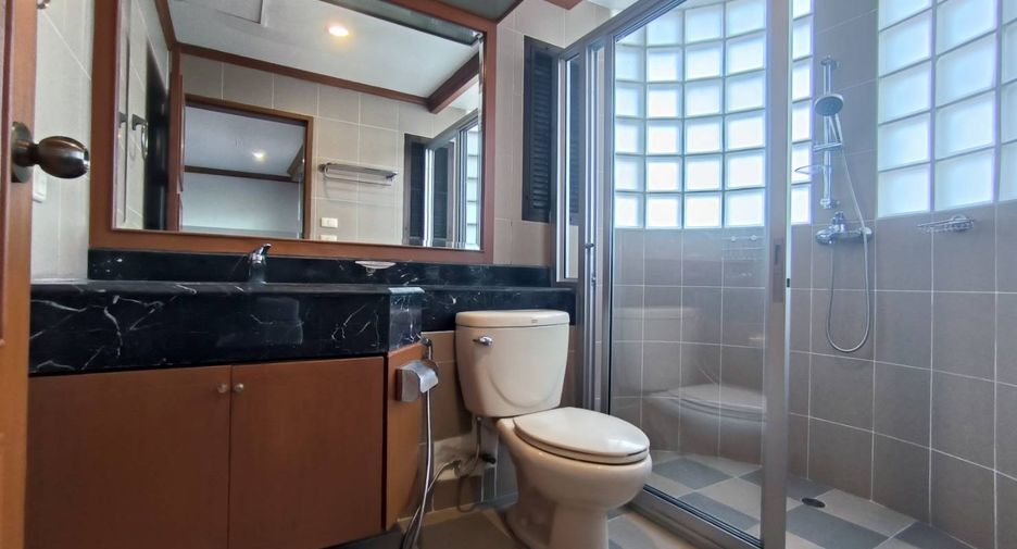 For rent 3 ベッドルーム condo in Khlong Toei, Bangkok