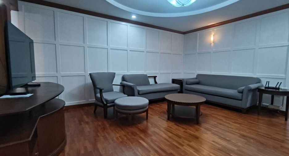 Condo en alquiler de 3 habitaciones en Khlong Toei, Bangkok
