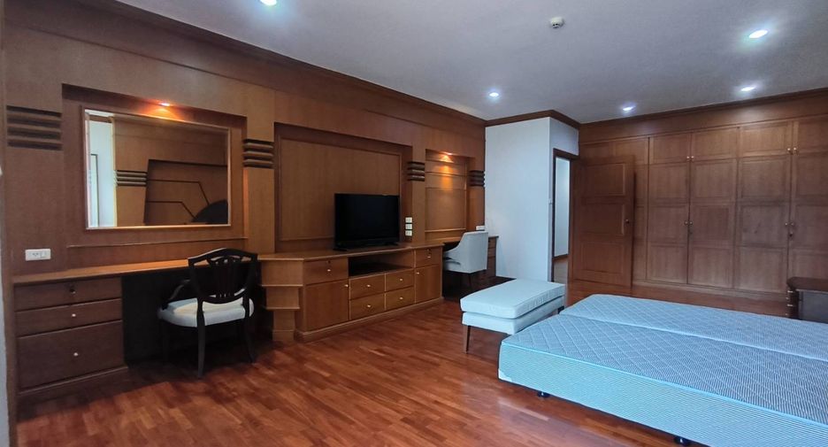 For rent 3 ベッドルーム condo in Khlong Toei, Bangkok