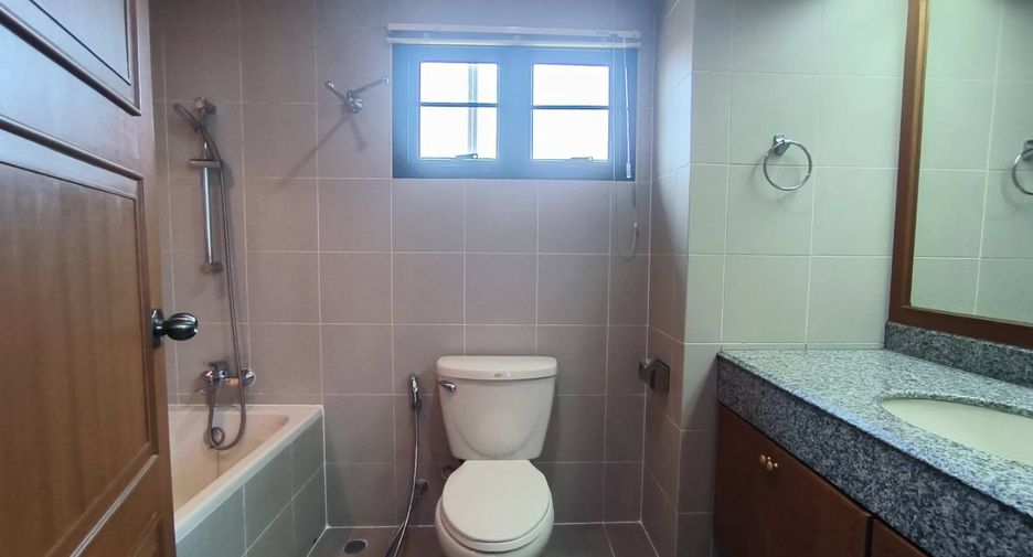 For rent 3 ベッドルーム condo in Khlong Toei, Bangkok