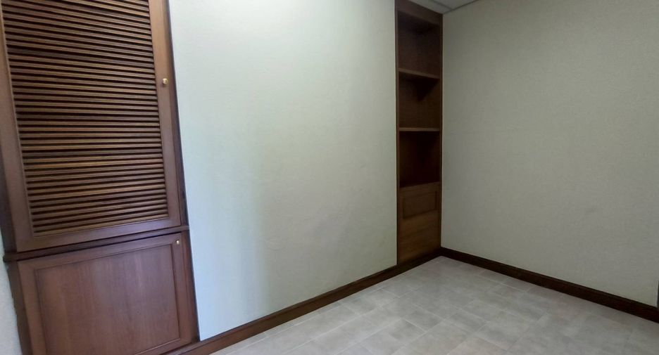 For rent 3 ベッドルーム condo in Khlong Toei, Bangkok