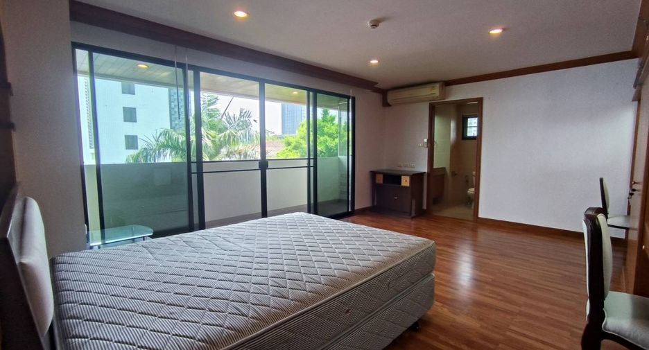 For rent 3 bedrooms condo in Khlong Toei, Bangkok