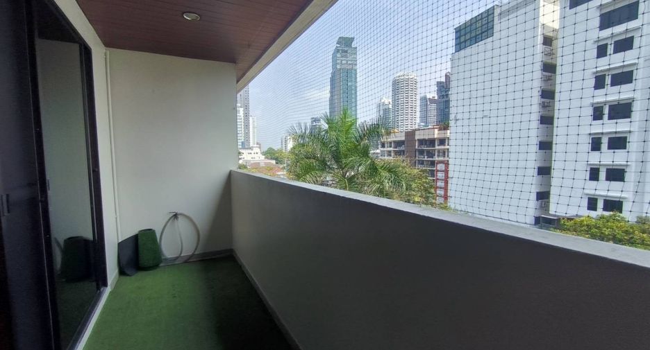 For rent 3 bedrooms condo in Khlong Toei, Bangkok