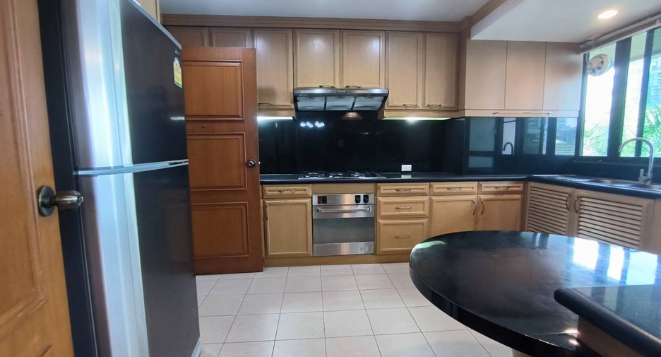 For rent 3 bedrooms condo in Khlong Toei, Bangkok