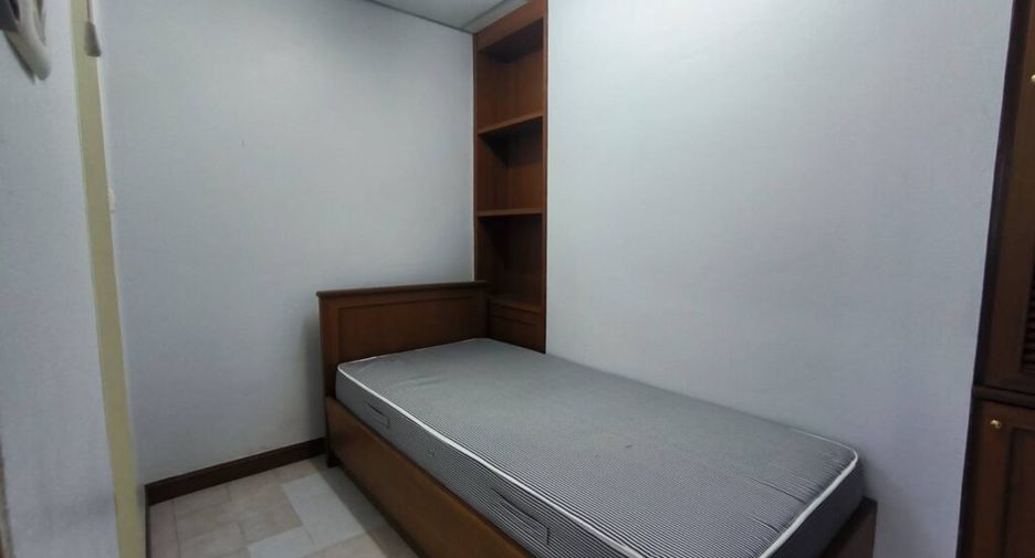 Condo en alquiler de 3 habitaciones en Khlong Toei, Bangkok