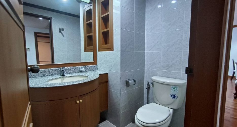 For rent 3 bedrooms condo in Khlong Toei, Bangkok