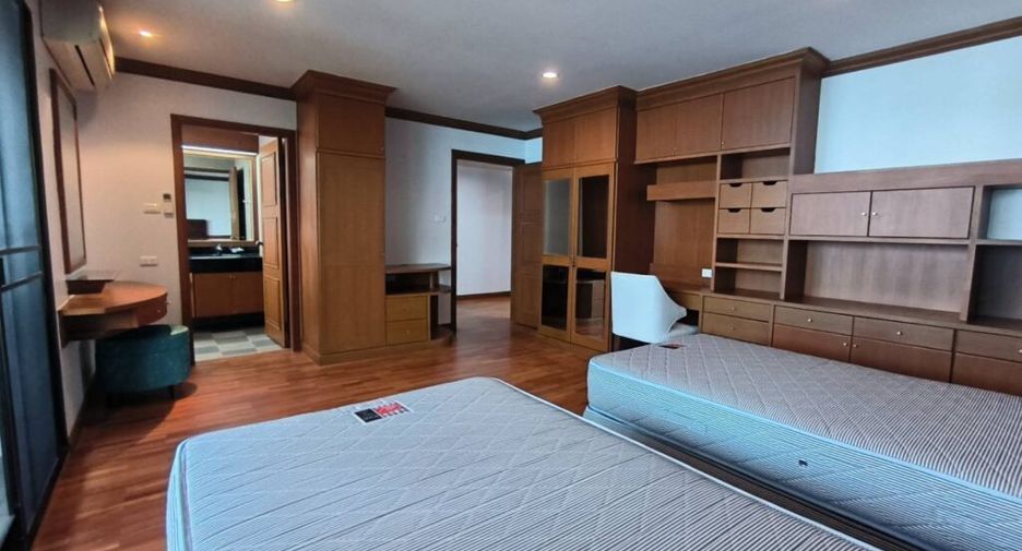 Condo en alquiler de 3 habitaciones en Khlong Toei, Bangkok