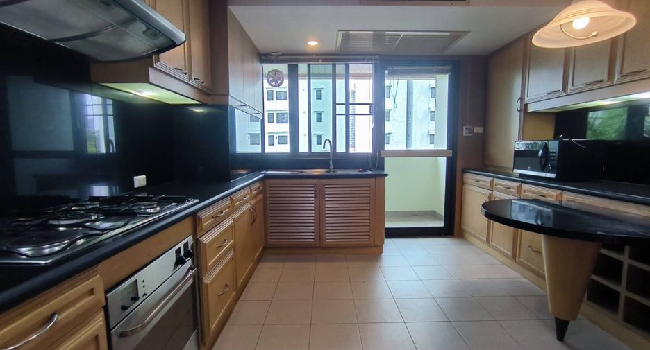 For rent 3 bedrooms condo in Khlong Toei, Bangkok