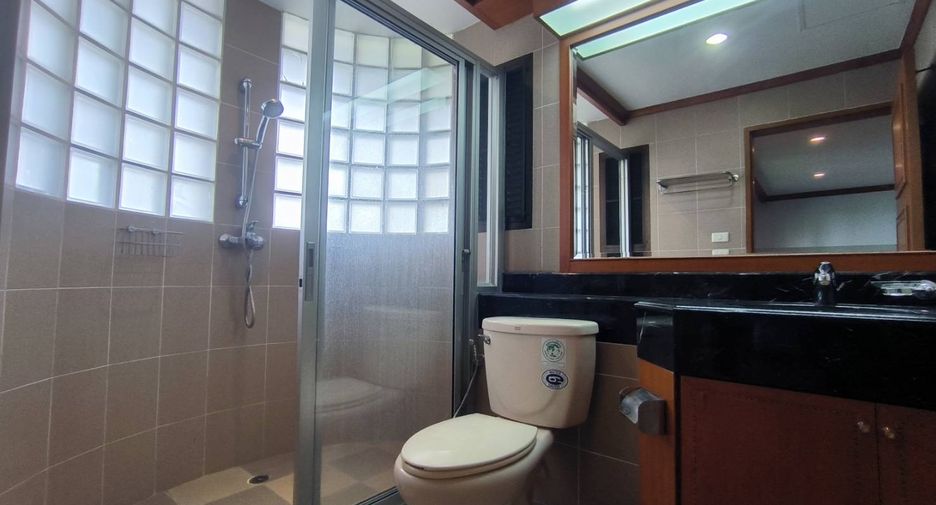 For rent 3 bedrooms condo in Khlong Toei, Bangkok
