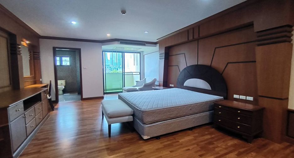 For rent 3 bedrooms condo in Khlong Toei, Bangkok
