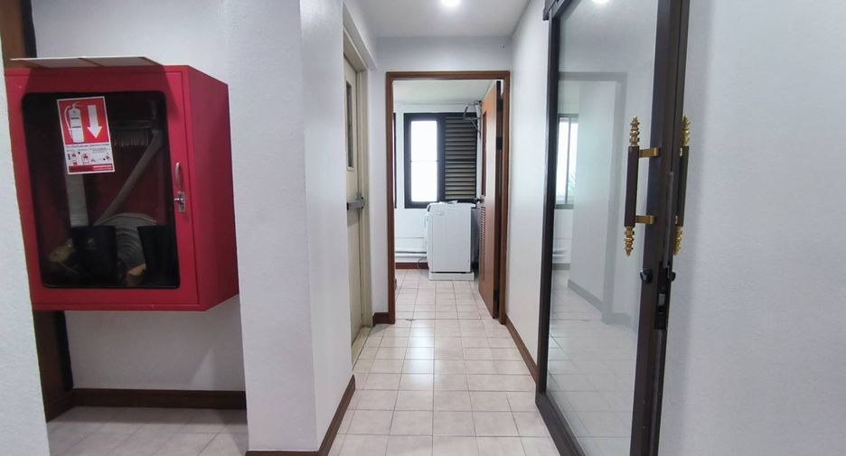For rent 3 bedrooms condo in Khlong Toei, Bangkok