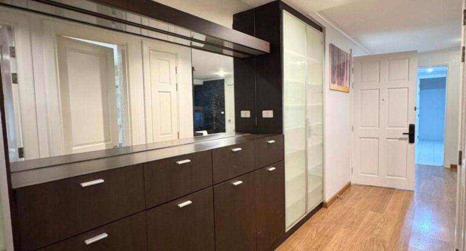 For rent 3 bedrooms condo in Watthana, Bangkok
