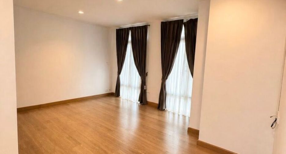 For rent 3 bedrooms condo in Watthana, Bangkok