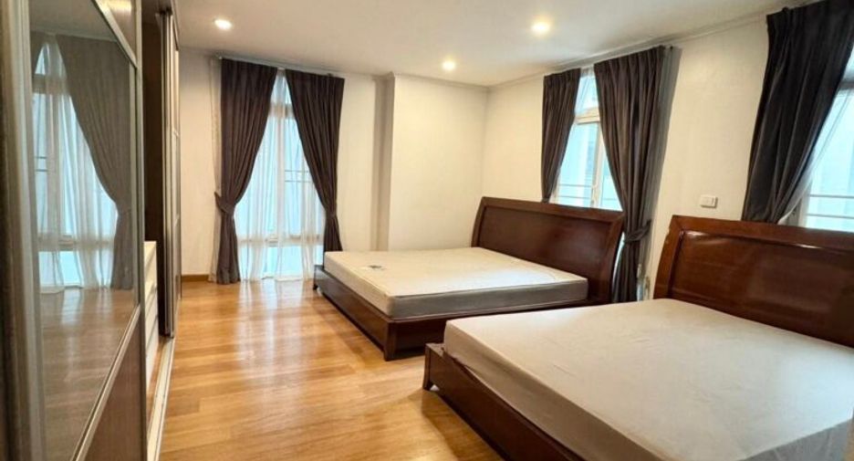 For rent 3 bedrooms condo in Watthana, Bangkok