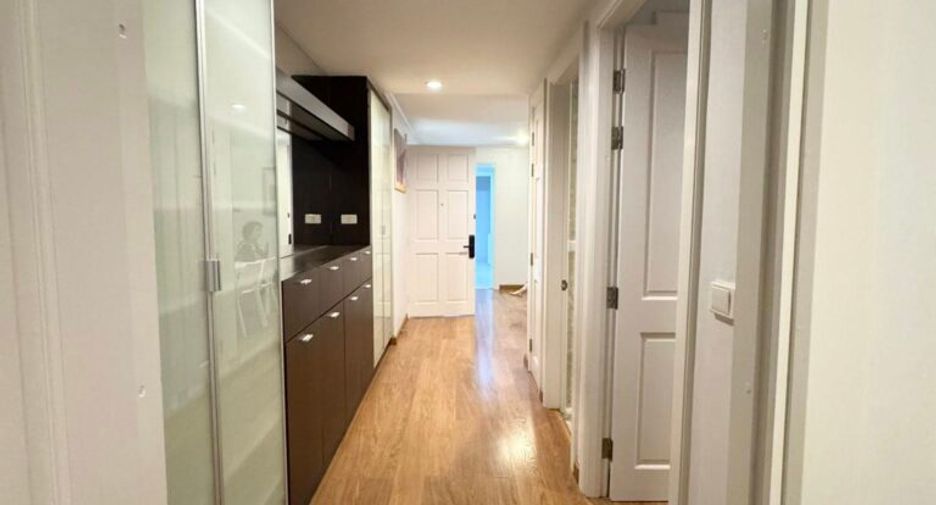 For rent 3 bedrooms condo in Watthana, Bangkok