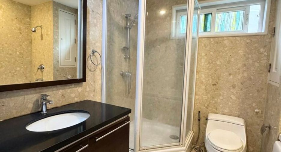 For rent 3 bedrooms condo in Watthana, Bangkok