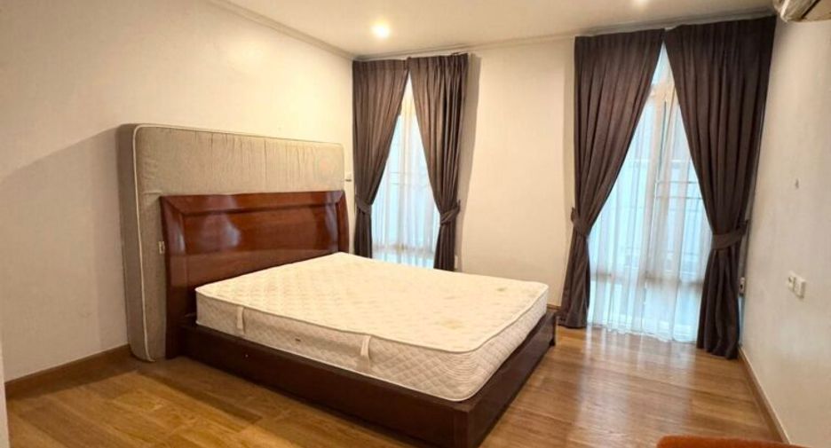 For rent 3 bedrooms condo in Watthana, Bangkok