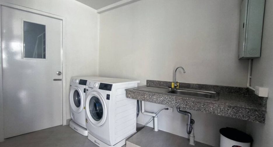 ให้เช่า 4 ห้องนอน คอนโด ใน คลองเตย, กรุงเทพฯ