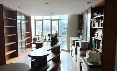 For sale 3 bedrooms condo in Khlong Toei, Bangkok