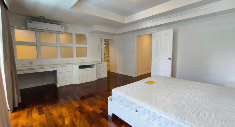 For rent 3 ベッドルーム condo in Khlong Toei, Bangkok