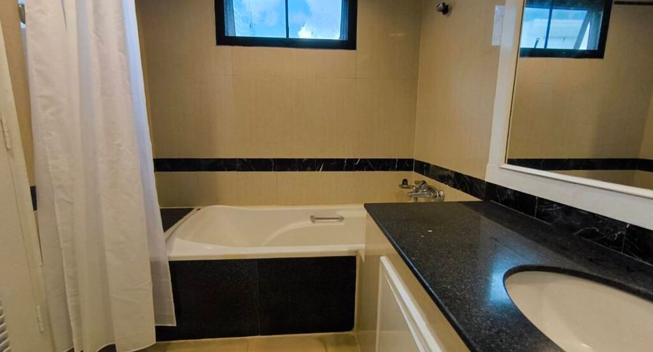For rent 3 ベッドルーム condo in Khlong Toei, Bangkok