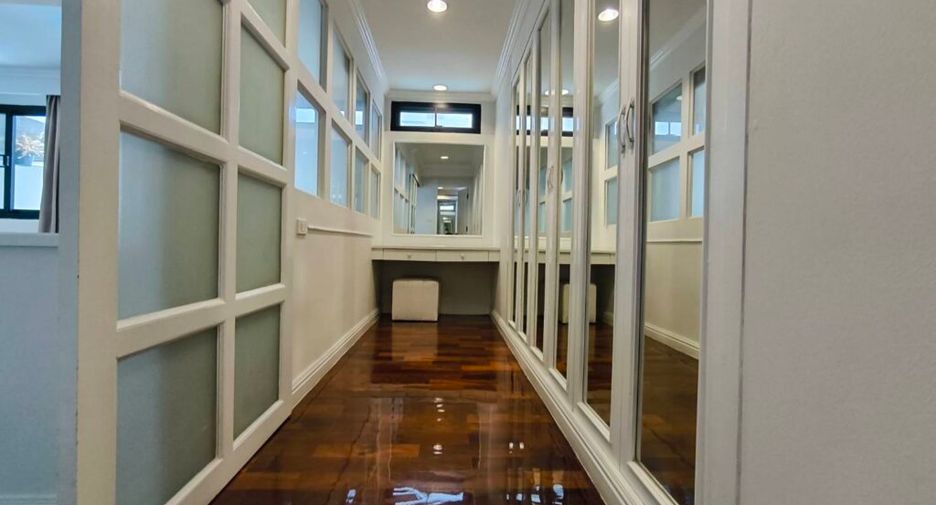 For rent 3 ベッドルーム condo in Khlong Toei, Bangkok