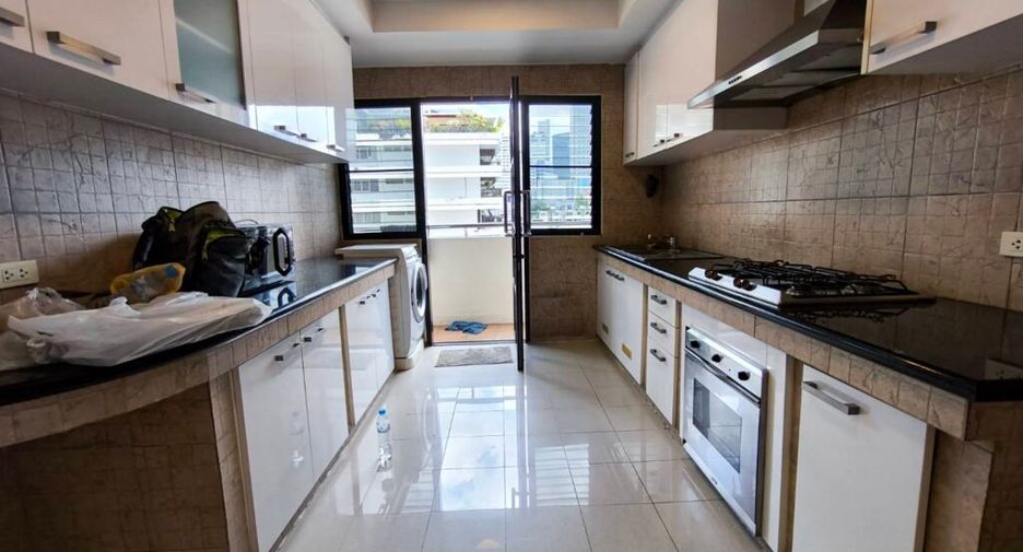 For rent 3 ベッドルーム condo in Khlong Toei, Bangkok