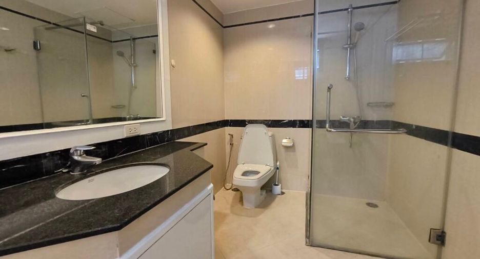For rent 3 ベッドルーム condo in Khlong Toei, Bangkok