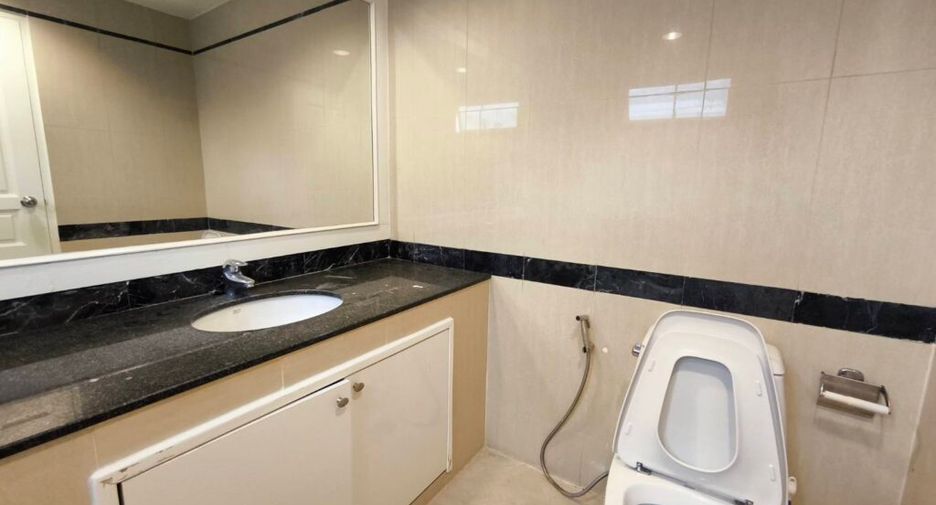 For rent 3 ベッドルーム condo in Khlong Toei, Bangkok
