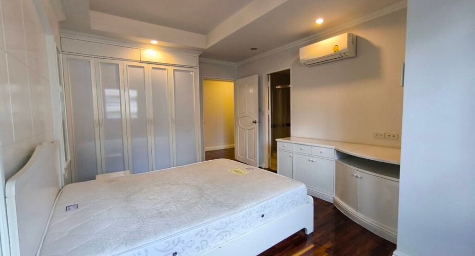 For rent 3 ベッドルーム condo in Khlong Toei, Bangkok