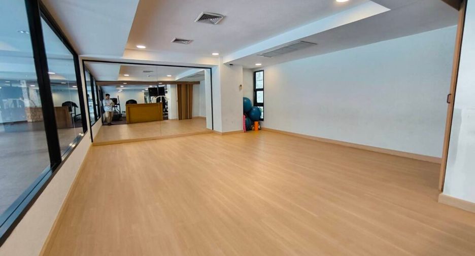 For rent 3 ベッドルーム condo in Khlong Toei, Bangkok