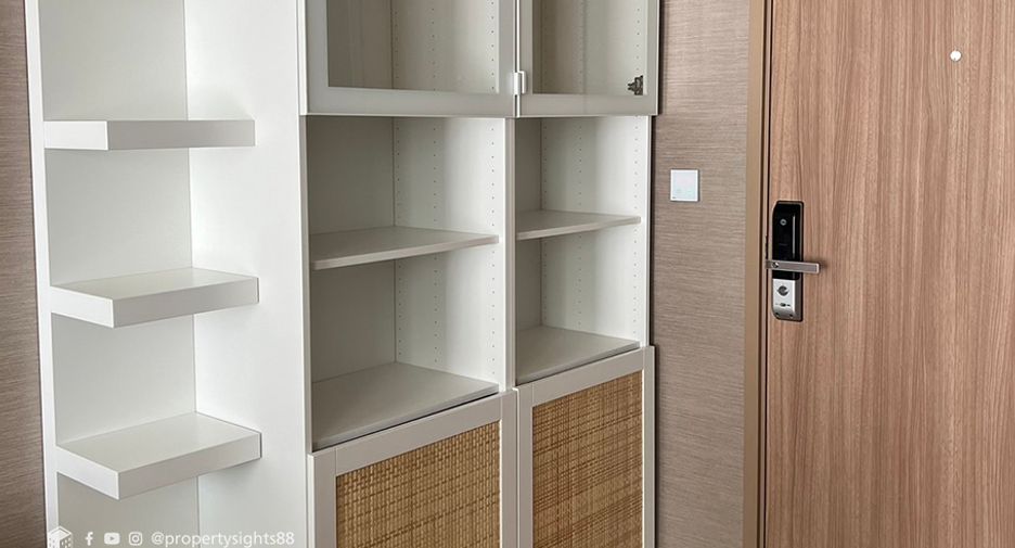 For rent 2 bedrooms condo in Watthana, Bangkok