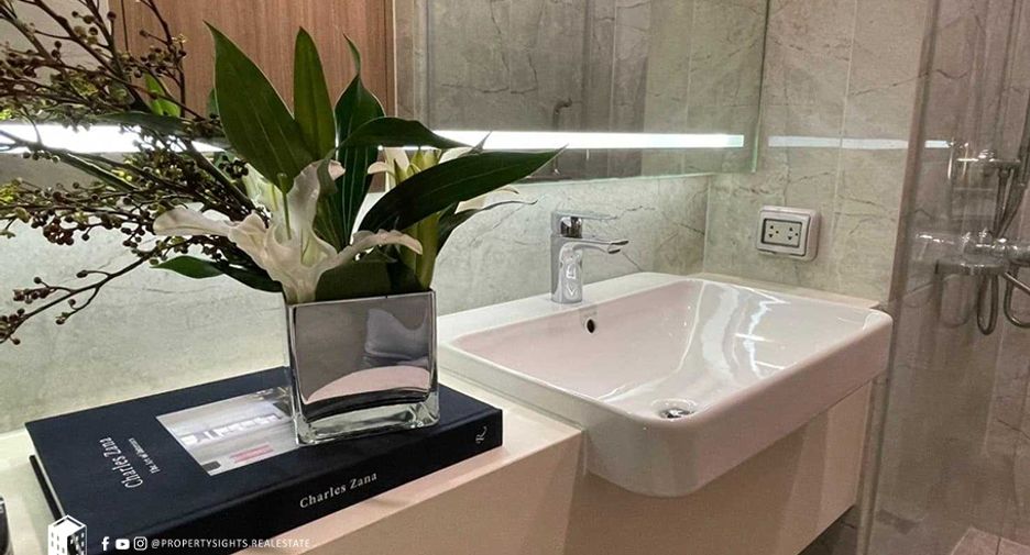 For rent 2 bedrooms condo in Watthana, Bangkok