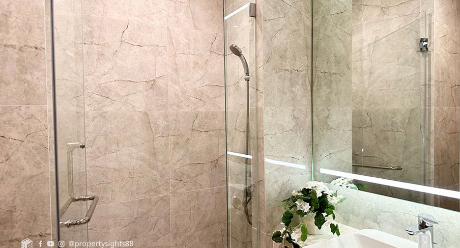 For rent 2 bedrooms condo in Watthana, Bangkok