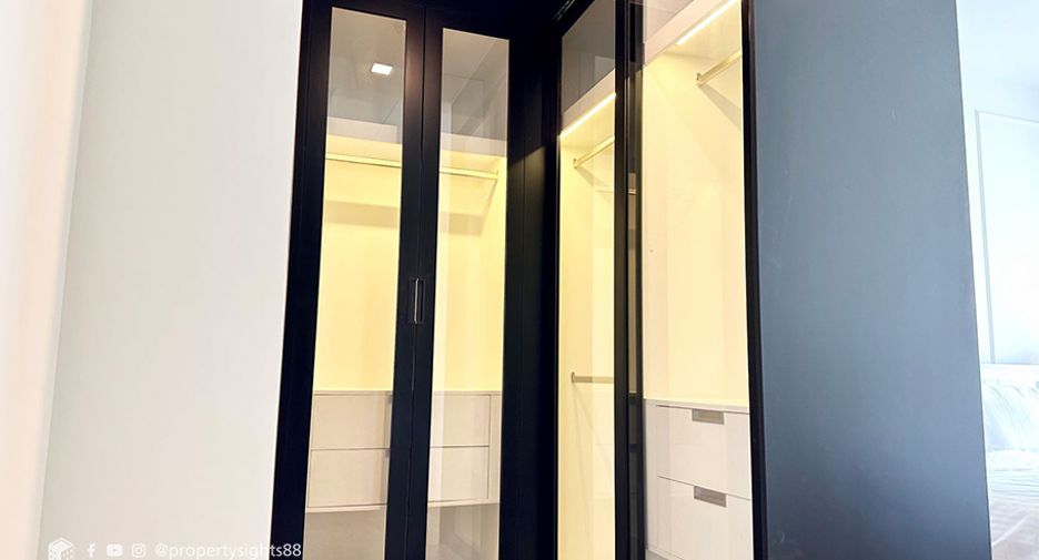 For rent 2 bedrooms condo in Watthana, Bangkok