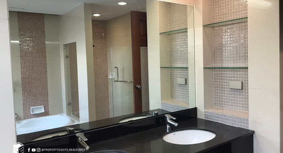 For rent 3 ベッドルーム condo in Khlong Toei, Bangkok