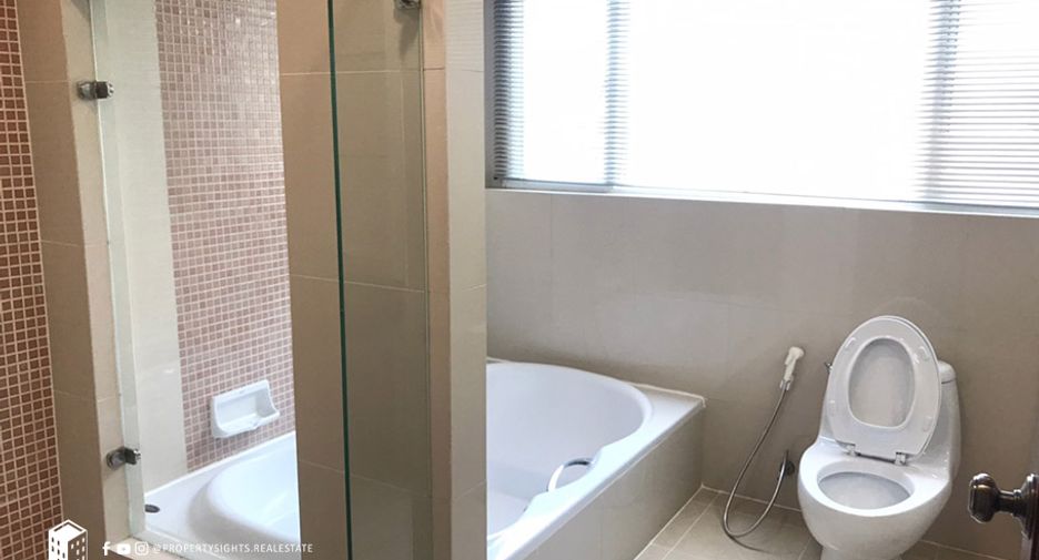For rent 3 ベッドルーム condo in Khlong Toei, Bangkok