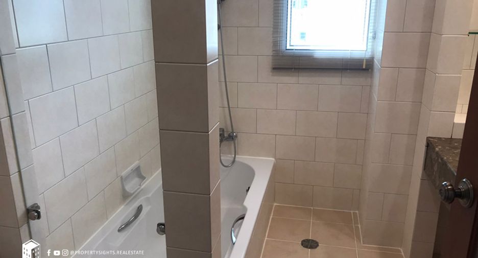 For rent 3 ベッドルーム condo in Khlong Toei, Bangkok