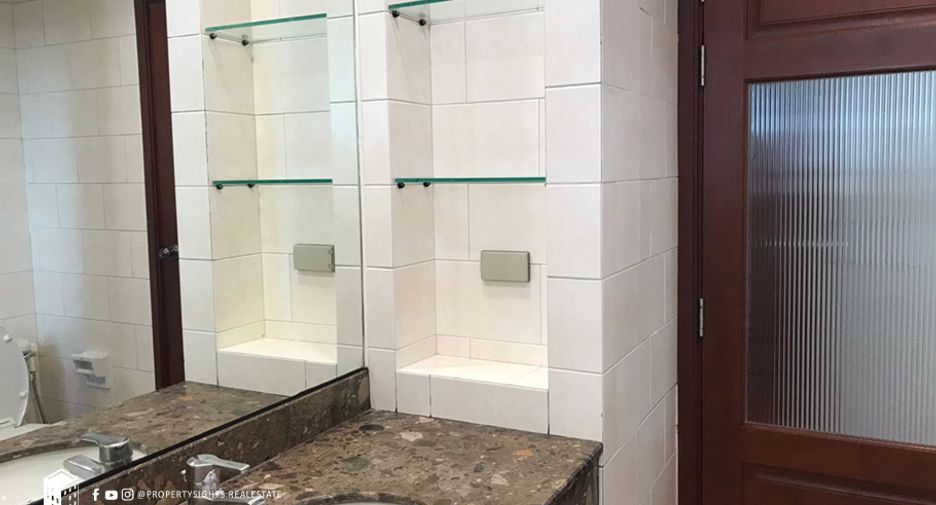 For rent 3 ベッドルーム condo in Khlong Toei, Bangkok