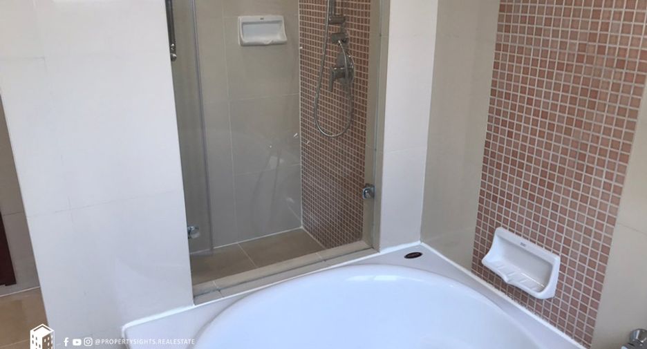 For rent 3 ベッドルーム condo in Khlong Toei, Bangkok