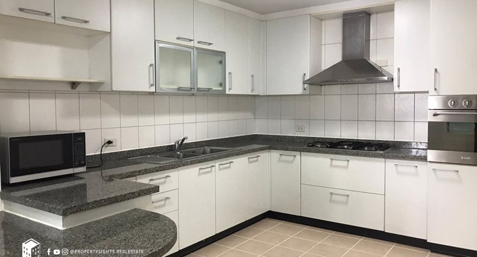 For rent 3 ベッドルーム condo in Khlong Toei, Bangkok