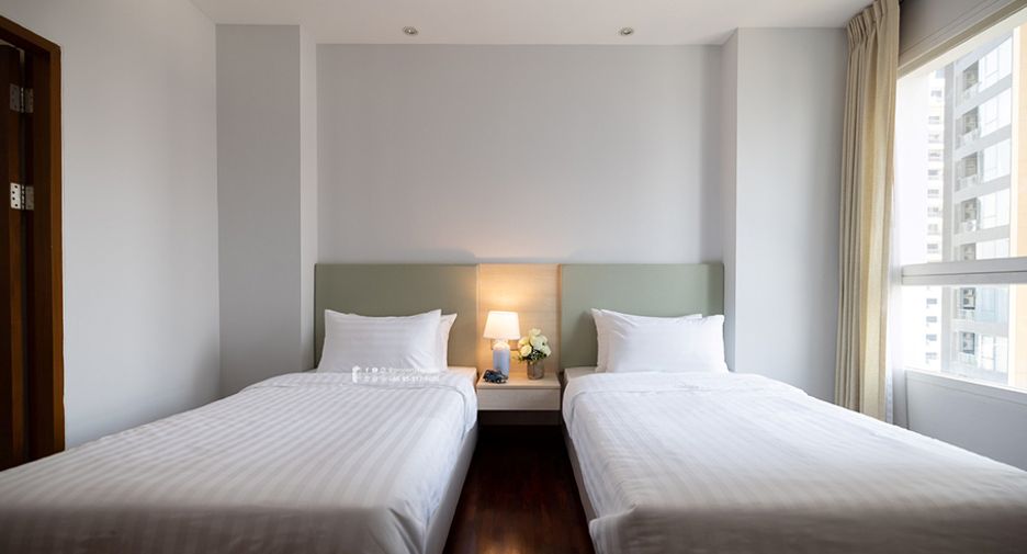 For rent 2 bedrooms condo in Khlong Toei, Bangkok