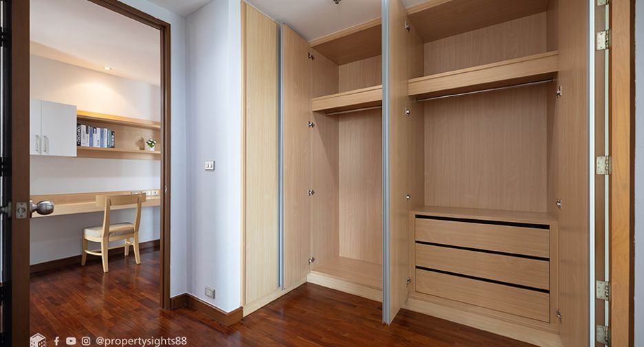 Condo en alquiler de 4 habitaciones en Khlong Toei, Bangkok