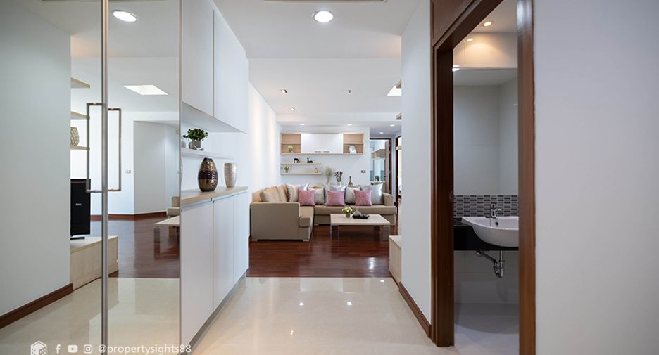 Condo en alquiler de 4 habitaciones en Khlong Toei, Bangkok