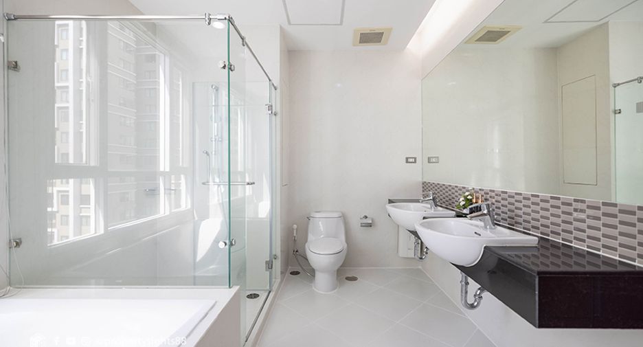 Condo en alquiler de 4 habitaciones en Khlong Toei, Bangkok