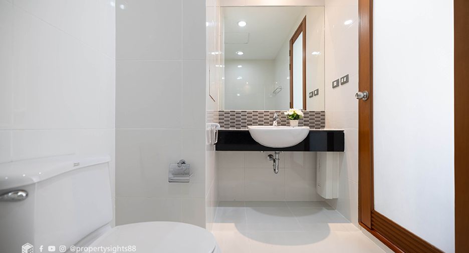 Condo en alquiler de 4 habitaciones en Khlong Toei, Bangkok