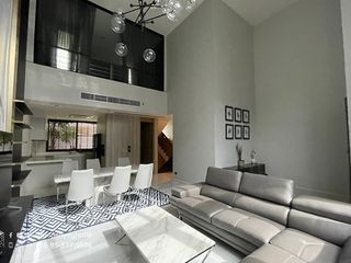 出租 4 卧室 联排别墅 在 Khlong Toei, 曼谷