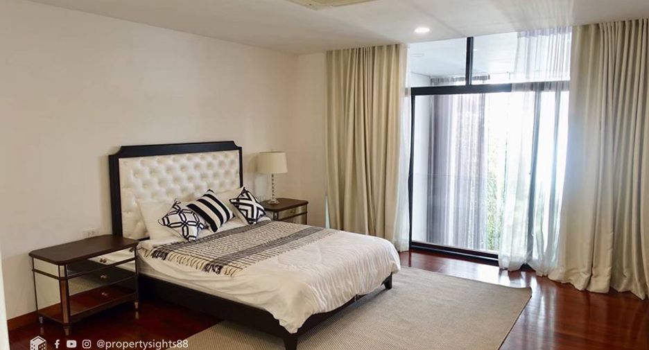 For rent 4 bedrooms condo in Khlong Toei, Bangkok