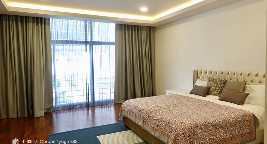 For rent 4 bedrooms condo in Khlong Toei, Bangkok